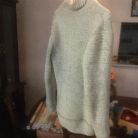 Beautiful sweater jacket - Picture 2 of 2